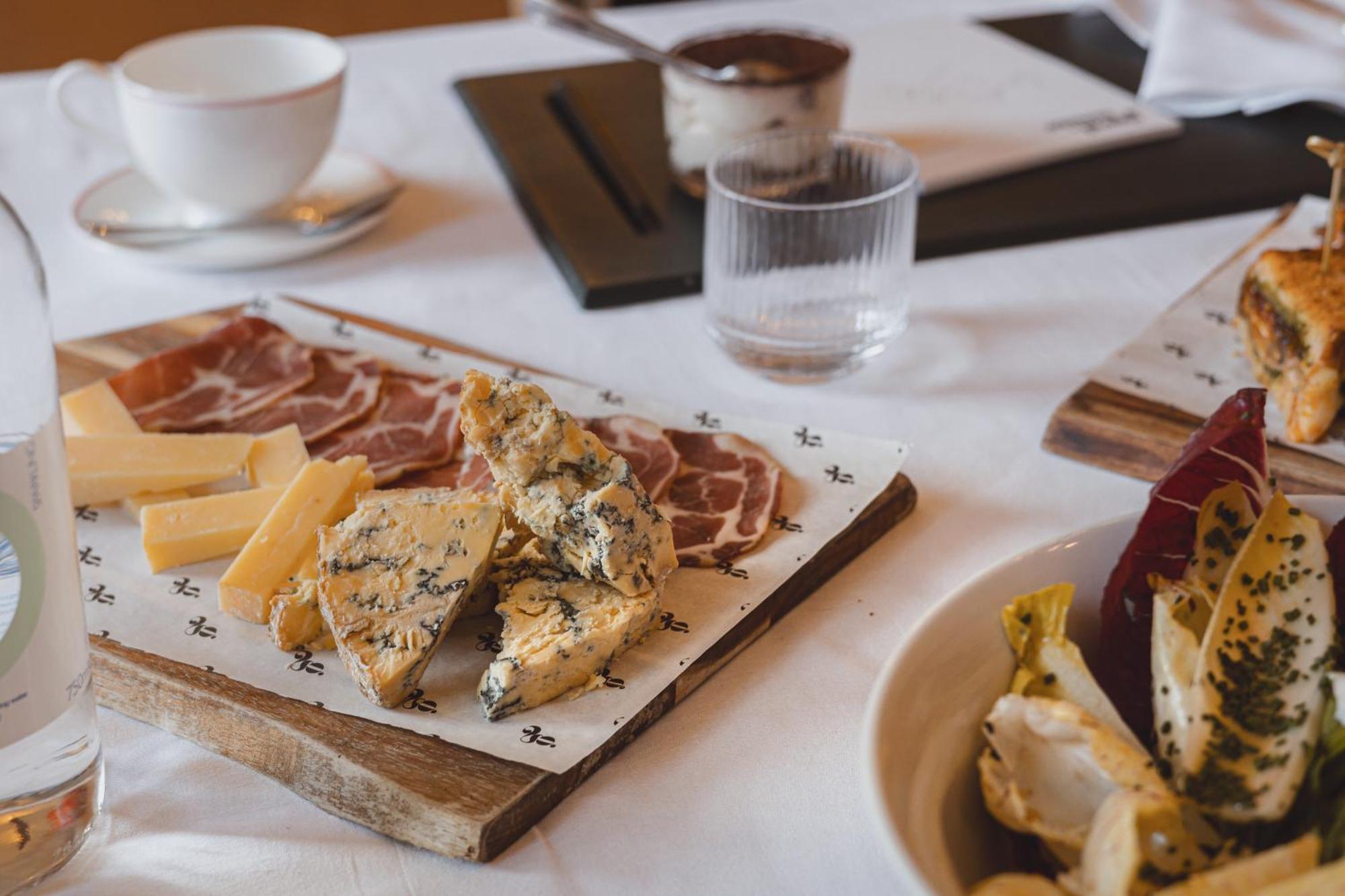 No 15 By Guesthouse, Bath Exterior foto Blue cheese with prosciutto